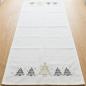 Preview: Tischläufer "Weihnachtsbäumchen" in weiß, 40x140 cm, Mitteldecke bestickt mit Tannenbäumen in gold & anthrazit