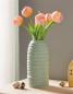 Preview: Dekovase "Salbeigrün" aus Porzellan in grün, 21 cm hoch, Blumenvase modern, Tulpenvase, Deko Vase