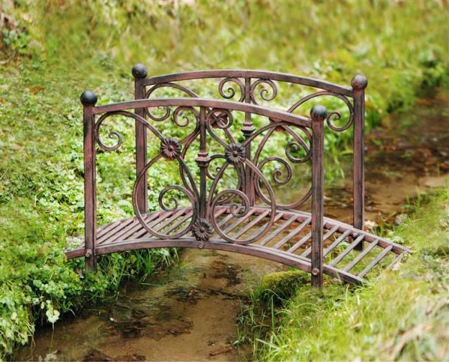 Preview: Dekobrücke "Bachlauf" aus Metall in Rost Optik, Zierbrücke, Gartenbrücke, Teichbrücke, Gartendeko für Draußen