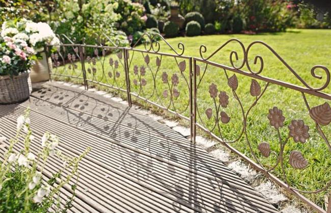 Preview: Steckzaun "Blume" aus Metall, braun, 57x45 cm, Dekozaun, Gartenzaun, Beetzaun, Beeteinfassung, Zierzaun