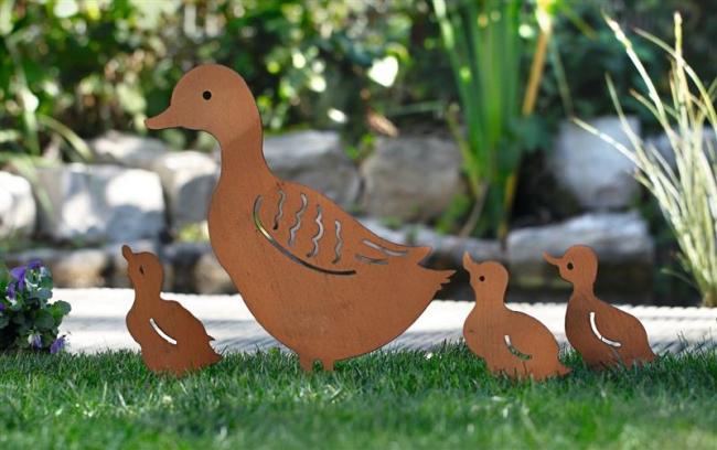 Preview: Gartenstecker "Entenfamilie" aus Metall in Rost Optik, Dekostecker Ente mit Küken, Gartendeko für Draußen
