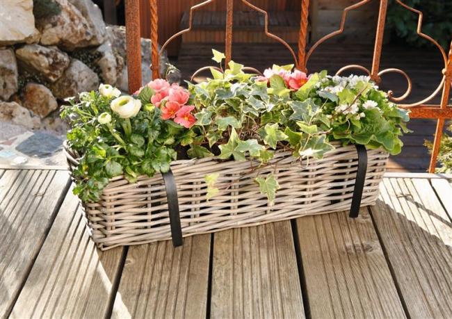 Preview: Rattan Pflanzkasten "Koboo Grey" groß, grau, Balkonkasten mit Halterung, Blumenkasten für Draußen, Pflanzgefäß