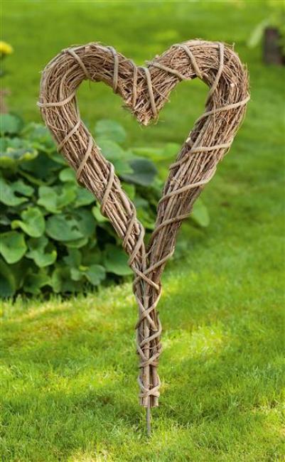 Preview: Gartenstecker "Herz" aus Zweigen, rustikale Holzdeko, 90 cm hoch, Beetstecker, Dekostecker, Balkon & Gartendeko für Draußen