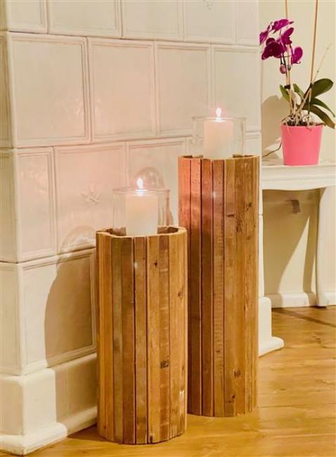 Preview: Windlichtsäule "Rustikal" aus recyceltem Holz, 49 cm hoch, Dekosäule, Holzsäule, Dekosäule mit Kerzenglas, Bodenwindlicht, Kerzensäule