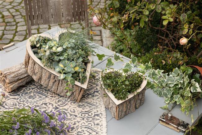 2x Pflanzer "Herz" aus Holz, rustikales Pflanzgefäß in Herzform, Kräutertopf, Pflanztopf braun, Gartendeko für Draußen