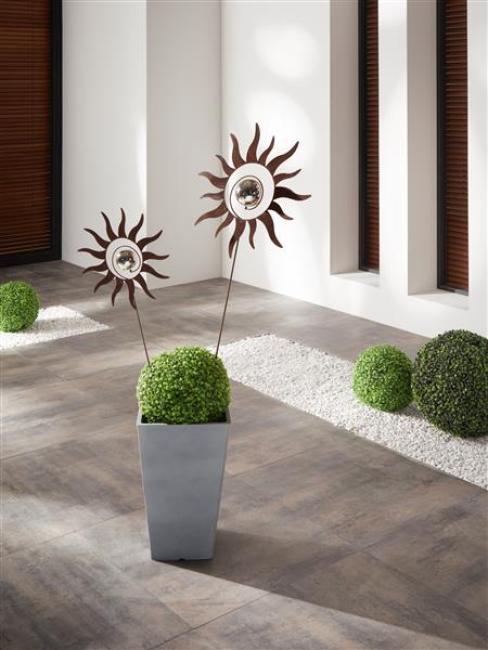 2x Gartenstecker "Kugelsonne" aus Metall in Rost Optik, 103 & 127 cm hoch, Dekostecker, Gartendeko für Draußen