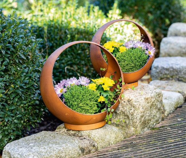 2x Pflanzer "Kugel" aus Metall in Rost Optik, Pflanzschale, Blumentopf, Pflanzgefäß, Gartendeko für Draußen