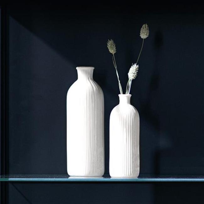 Preview: 2x Vase "Style" aus Porzellan, glänzend weiß, 15 + 20 cm hoch, Blumenvase, Vasenset in Flaschenform