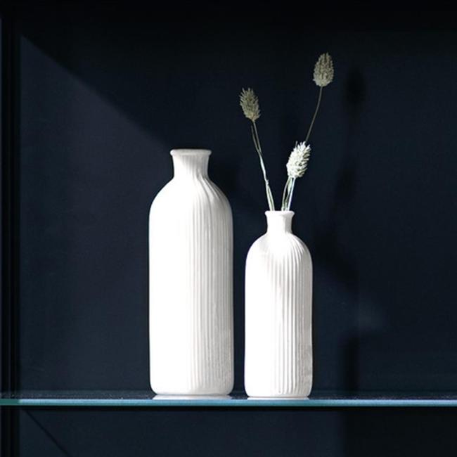 2x Vase "Style" aus Porzellan, glänzend weiß, 15 + 20 cm hoch, Blumenvase, Vasenset in Flaschenform