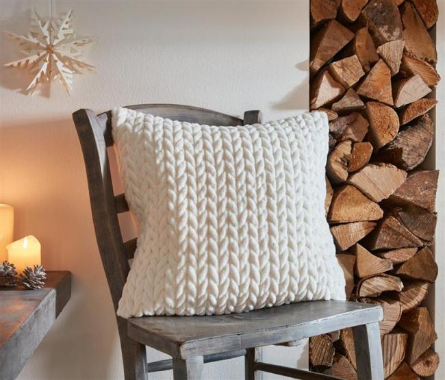 Preview: Kissenhülle "Zopfmuster" in creme, 45x45 cm, samtig weich, Kissenbezug mit Strickmuster, Zierkissenbezug
