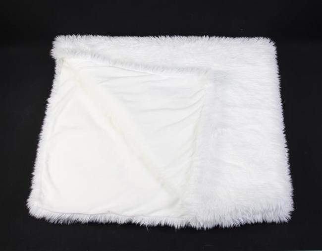 Kuscheldecke aus Kunstfell in weiß, 130x170 cm, Plüschdecke, Wohndecke, Sofadecke, Couchdecke