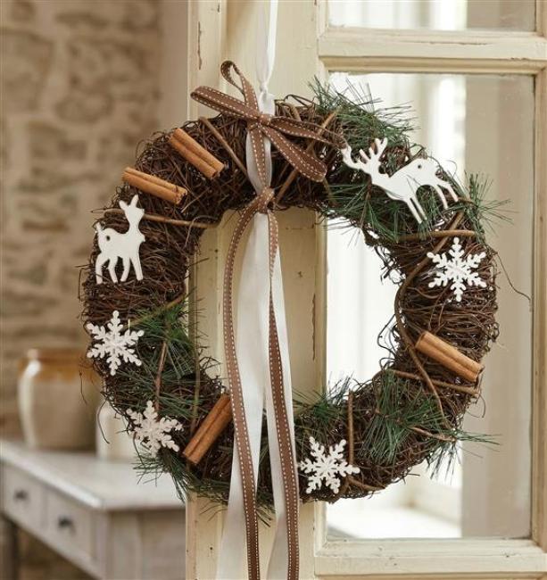 Preview: Dekokranz "Rentiere" aus Reisig, Ø 33 cm, Wandkranz, Türkranz, Weihnachtsdeko, Dekohänger