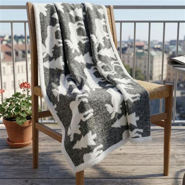 Preview: Kuscheldecke "Elch" in grau / weiß, Rückseite Teddy Fell weiß, 130x160 cm, Wohndecke, Sofadecke, Couchdecke