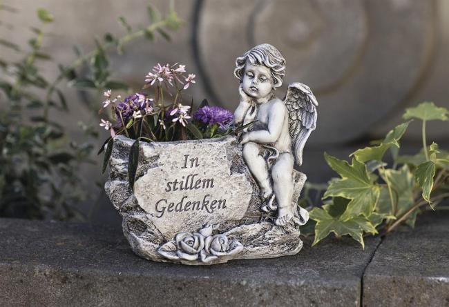 Pflanzer "Kleiner Engel" in verwitterter Optik, wetterfest, Schriftzug "In stillem Gedenken", Pflanzgefäß, Grabschmuck