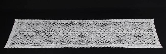 Preview: Tischläufer "Gehäkelt" in weiß, 40x140 cm, Mitteldecke in offwhite