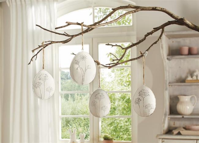 Preview: 4x Dekohänger "Shabby Egg" Ostereier aus Metall, weiß, mit Blüten bemalt, Osterdeko, Ei, Hängedeko