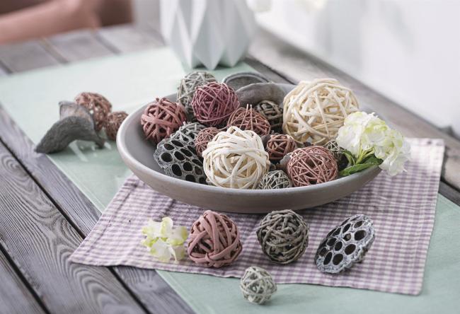 Dekoset "Colorful Nature" aus Rattan Kugeln und Fruchthülsen, gefärbt, Ø 4-10 cm, Kugelset, Naturdeko, Tischdeko, Vasenfüller