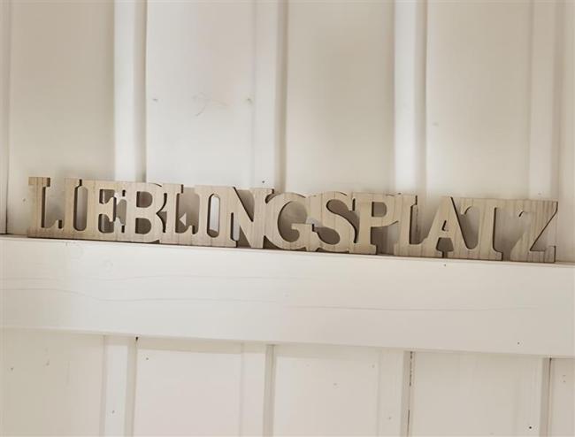 Preview: Schriftzug "Lieblingsplatz" aus MDF in Holz Optik, 75 cm lang, Holzbuchstaben