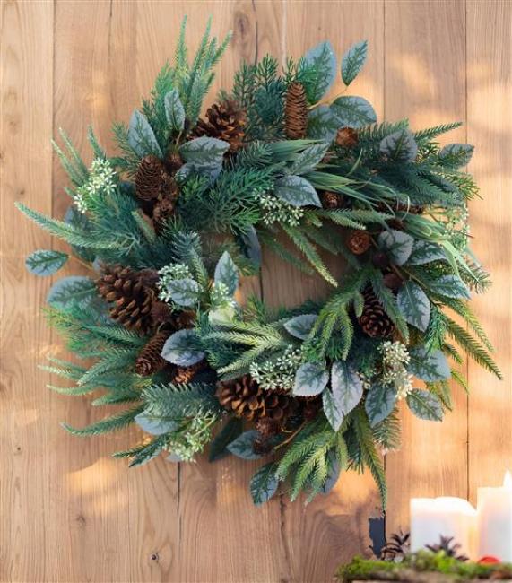 Preview: großer Dekokranz "Wintergrün" Ø 60 cm, Türkranz mit Tannenzapfen und künstlichem Grün, Wandkranz