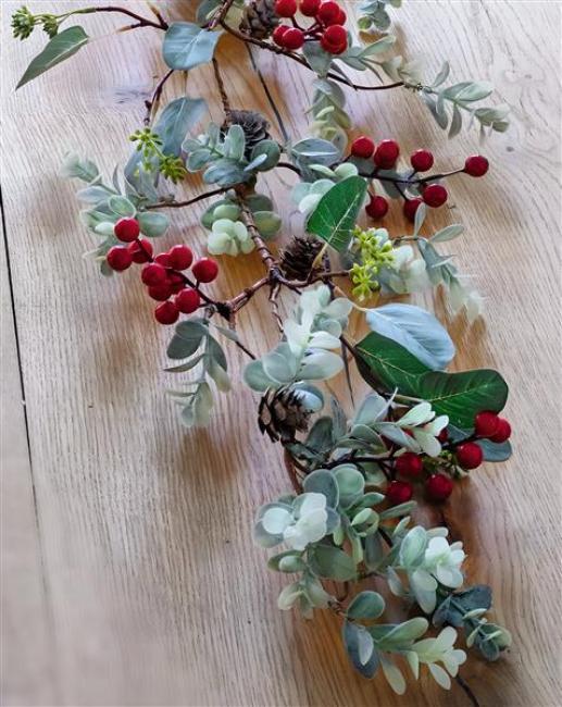Preview: Girlande "Rote Beeren" 150 cm lang, aus biegsamen Kunststoff, Wanddeko, Fenstergirlande, Tischdeko