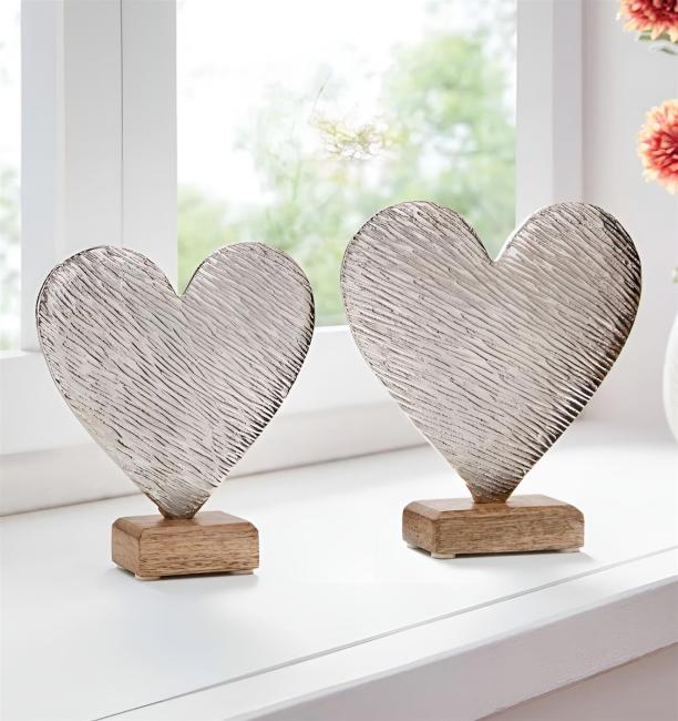 2x Dekoobjekt "Herz" aus Aluminium, silber mit Antik Finish, Sockel aus Mango Holz, Herzdeko, Hochzeitsdeko, Dekoherz