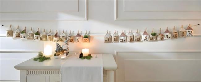 Preview: Adventskalender "Häuschen" aus Stoff mit 24 Säckchen zum Befüllen, Weihnachtskalender zum Aufhängen