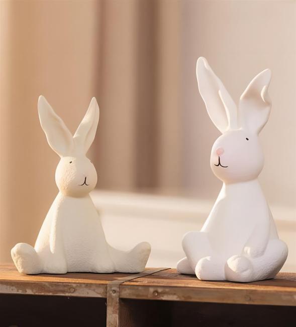 2x Dekofigur "Häschen" aus Porzellan in beige und weiß, Hase 15 + 19 cm hoch, Osterfigur, Osterhase, Osterdeko