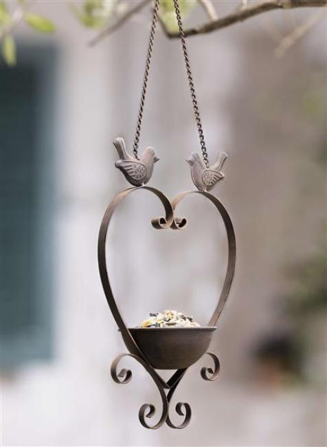 Preview: Vogelfutterstation "Herz" aus Metall in Antik Optik, Vogelfutterhaus hängend mit Kette, Vogeltränke für Balkon & Garten, winterfest