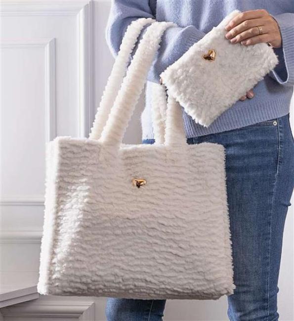Preview: Tasche + Kosmetiktasche "Kuschelweich" in offwhite, Damen Handtasche mittelgroß, weiß, Henkeltasche, Schultertasche, Taschenset