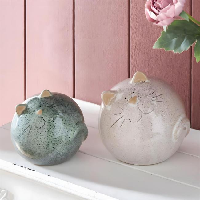 2x Dekofigur "Kugel-Kätzchen" Katzenfiguren aus Porzellan, Katzenpaar, Katzen Deko, Katzenskulptur, Geschenke für Katzenliebhaber