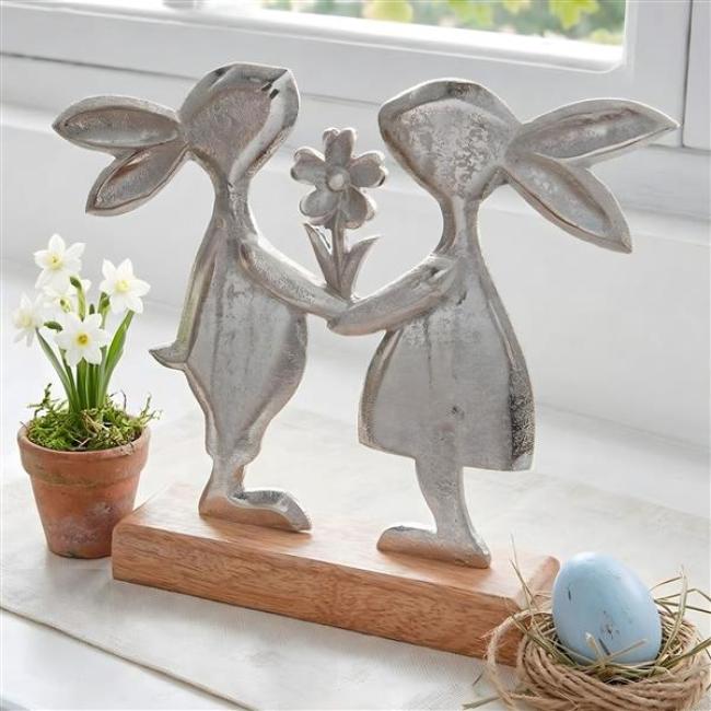 Preview: Osterfiguren "Hasenpaar mit Blumen" Osterhasen aus Aluminium, silber mit Antik Finish, 24x20 cm, Osterdeko, Deko Figur