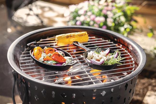 Preview: Grill "Black" aus Metall, schwarz, Holzkohlegrill tragbar, Kohlegrill mit Edelstahl-Grillrost & abnehmbarer Haube