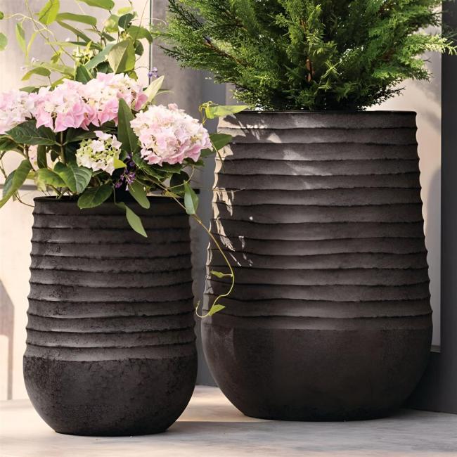 2x Übertopf "Waves" aus Kunststoff, schwarz, Blumentopf rund mit Patina in braun / grau, 37 + 51 cm hoch, Indoor & Outdoor Blumenkübel, Pflanzentopf