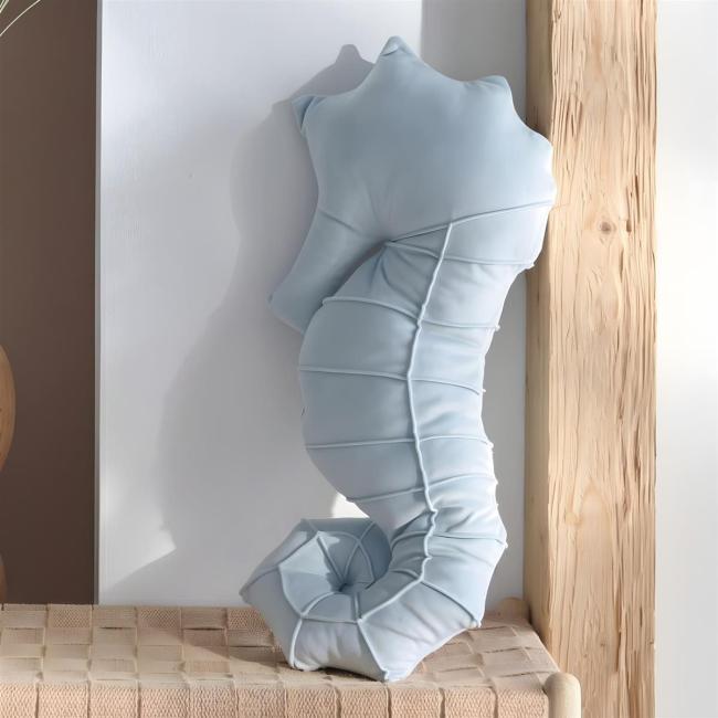 Dekokissen "Seepferdchen" Sofakissen in hellblau, 58 cm hoch, Zierkissen maritim, Couchkissen, Kuschelkissen