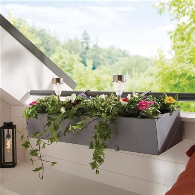Preview: Balkon Blumenkasten "Grau" aus Metall, Pflanzkasten 90 cm lang, Balkonkasten mit integriertem Wasserablauf, Pflanzgefäß für Drinnen & Draußen