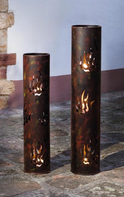 2x Windlichtsäule "Flammen" aus Metall in Antik Optik, 80 + 99 cm hoch, Outdoor Windlicht, Kerzenständer groß, Dekosäule mit Kerzenhalter, Gartendeko für Draußen