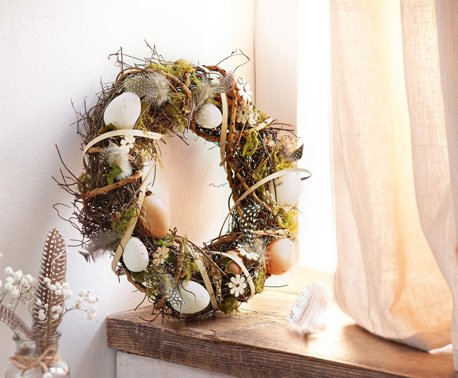 Osterkranz Ø 30 cm, Reisig mit Moos, Holzblumen & Eier, Wandkranz Tischkranz Dekokranz