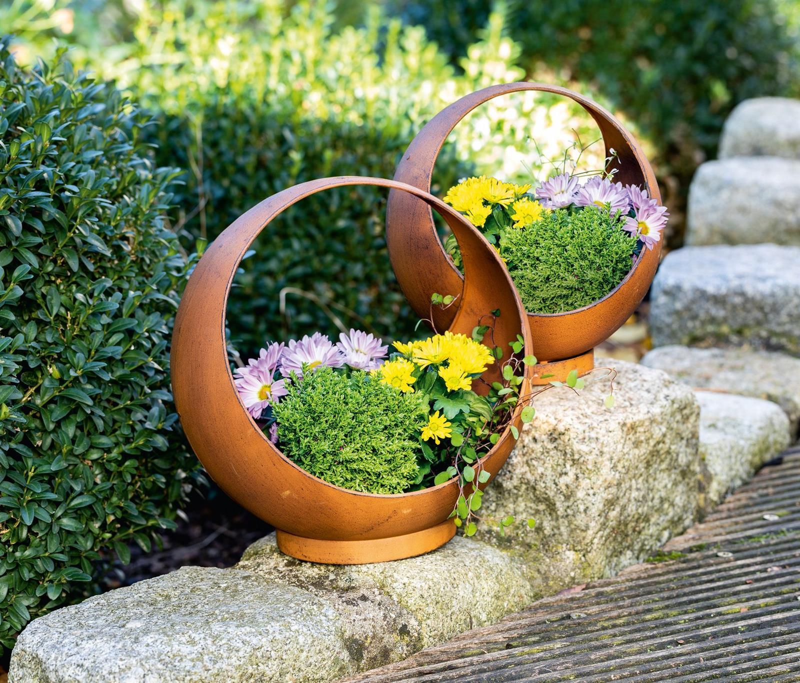 2x Pflanzer "Kugel" aus Metall in Rost Optik, Pflanzschale, Blumentopf, Pflanzgefäß, Gartendeko für Draußen