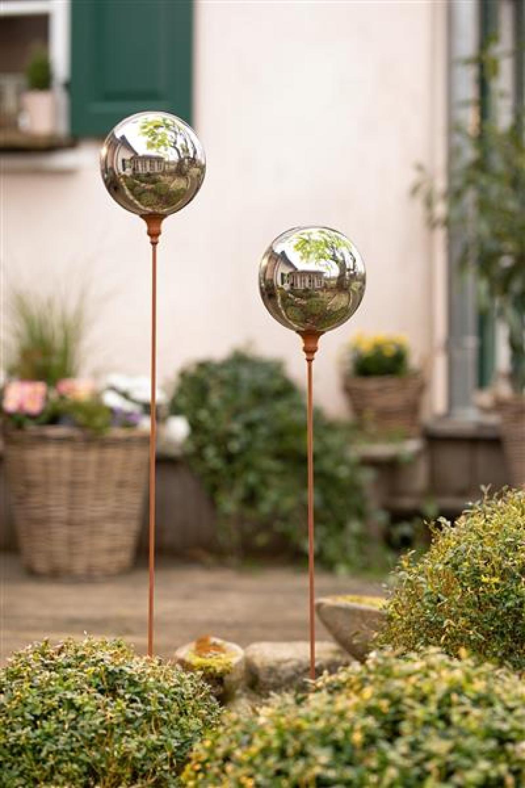 Gartenstecker "Kugel" aus Metall im Rost Design, 118 cm hoch, Dekostecker mit verspiegelter Kugel, Gartendeko für Draußen, Metallstecker, Beetstecker