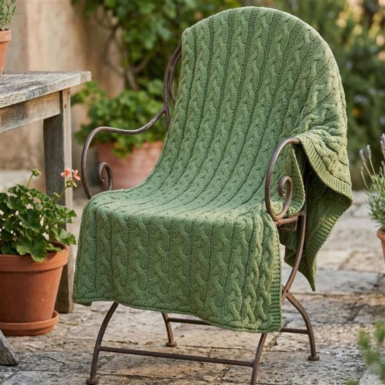 Kuscheldecke "Zopmuster" in grün, 127x152 cm, weiche Wohndecke, Sofadecke, Couchdecke