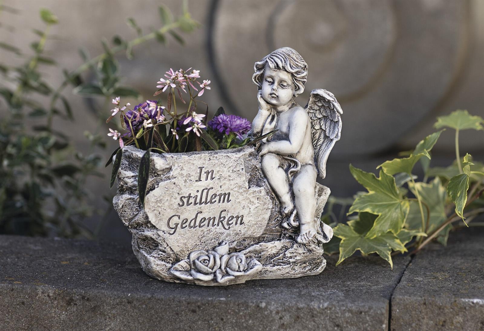 Pflanzer "Kleiner Engel" in verwitterter Optik, wetterfest, Schriftzug "In stillem Gedenken", Pflanzgefäß, Grabschmuck