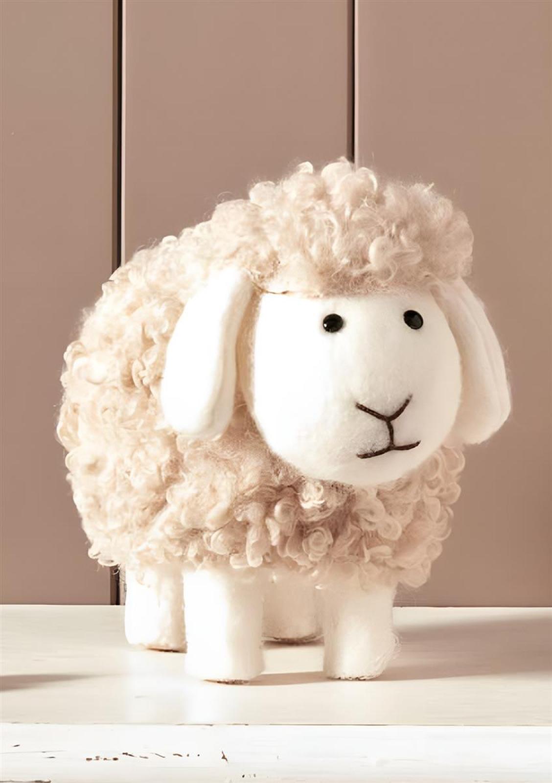 Dekofigur Schaf "Wolli" aus Filz & Textil, beige, 26 cm lang, Schäfchen, Osterdeko, Lamm