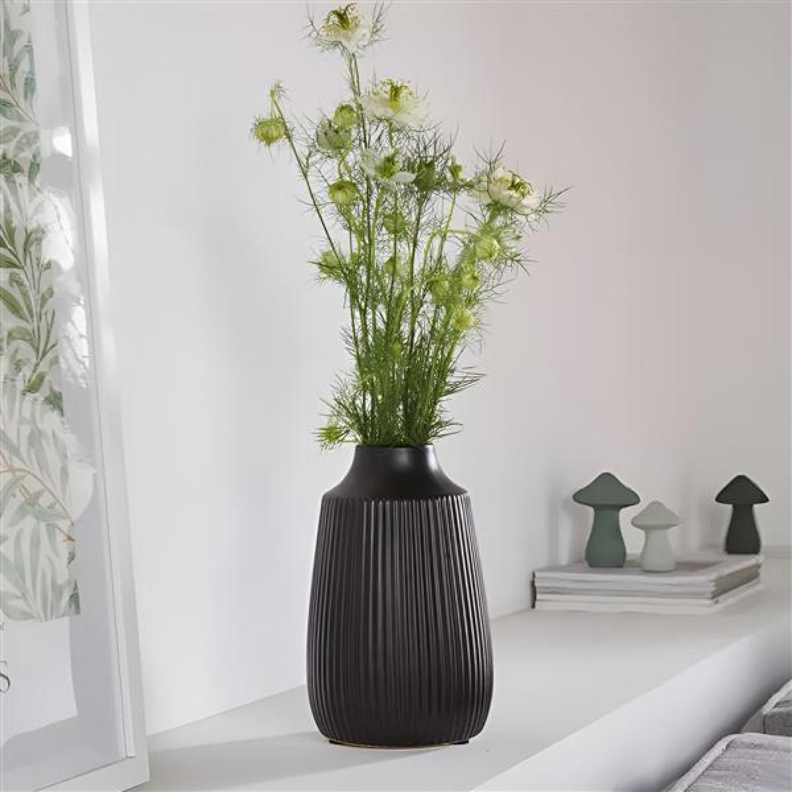 Dekovase "Black" aus Porzellan in matt schwarz mit Rillenstruktur, Blumenvase, Deko Vase