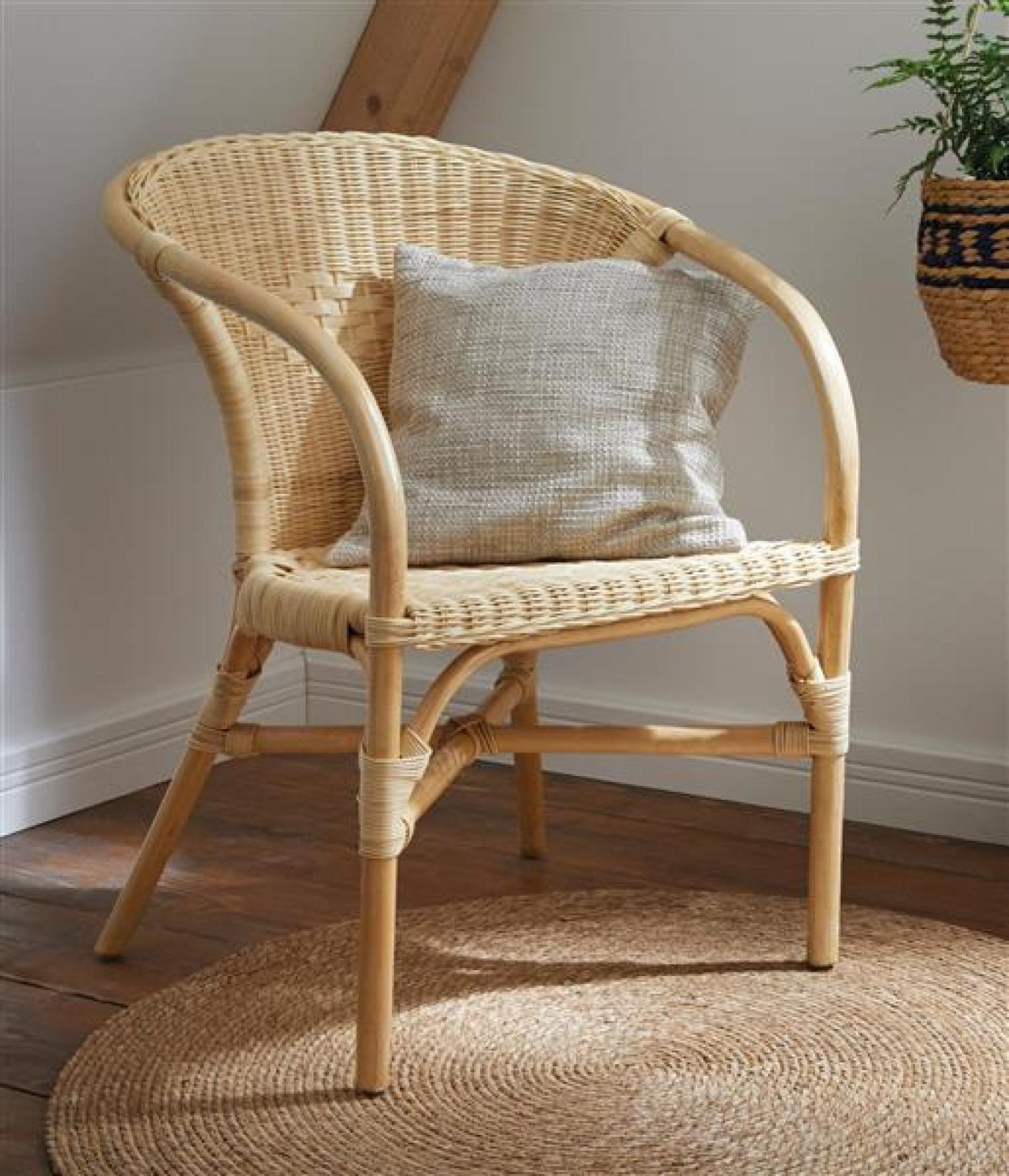Rattanstuhl "Natur" lackiert, mit Armlehnen, handgefertigt, Korbstuhl, Bistrostuhl, Rattansessel